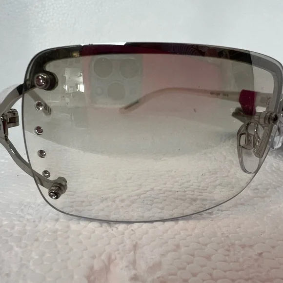 Foster Grant Women's Rimless Sunglasses in Silver and Clear - Picture 2 of 9